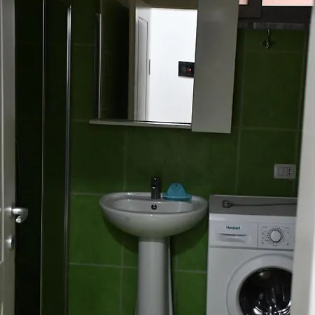 Antoni Apartman *